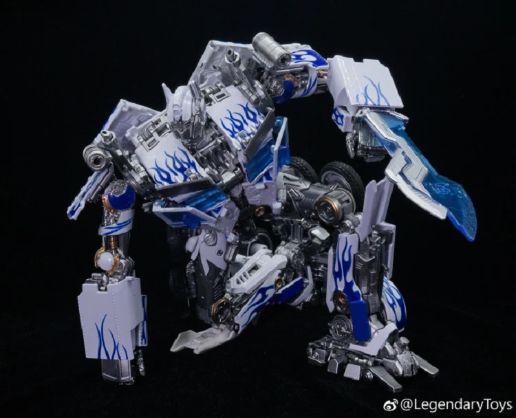 LegendaryToys LT02-W Optimus Prime MPM-04 White Version 7 LegendaryToys LT02-W Optimus Prime MPM-04 White Version - Image 5