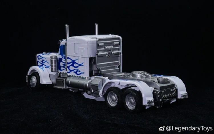 LegendaryToys LT02-W Optimus Prime MPM-04 White Version 10 LegendaryToys LT02-W Optimus Prime MPM-04 White Version - Image 8
